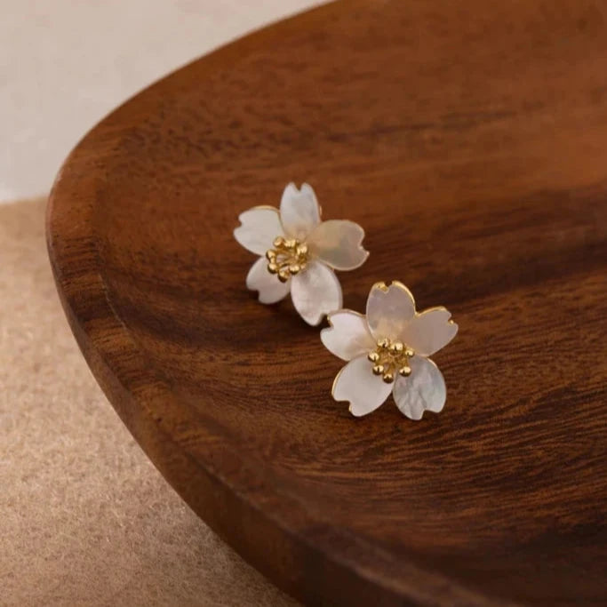 Brinco em Ouro 18k Flor de Concha