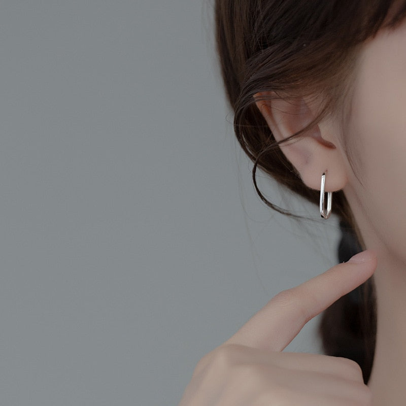 Brinco Argola Retangular Arredondada em Prata 925