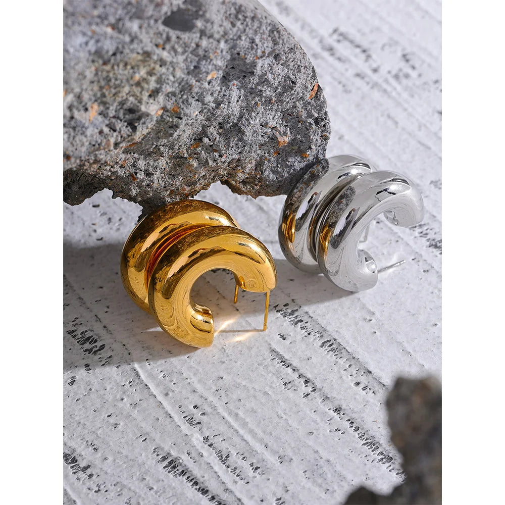 Brinco em Ouro 18k Semi Argola Espessa