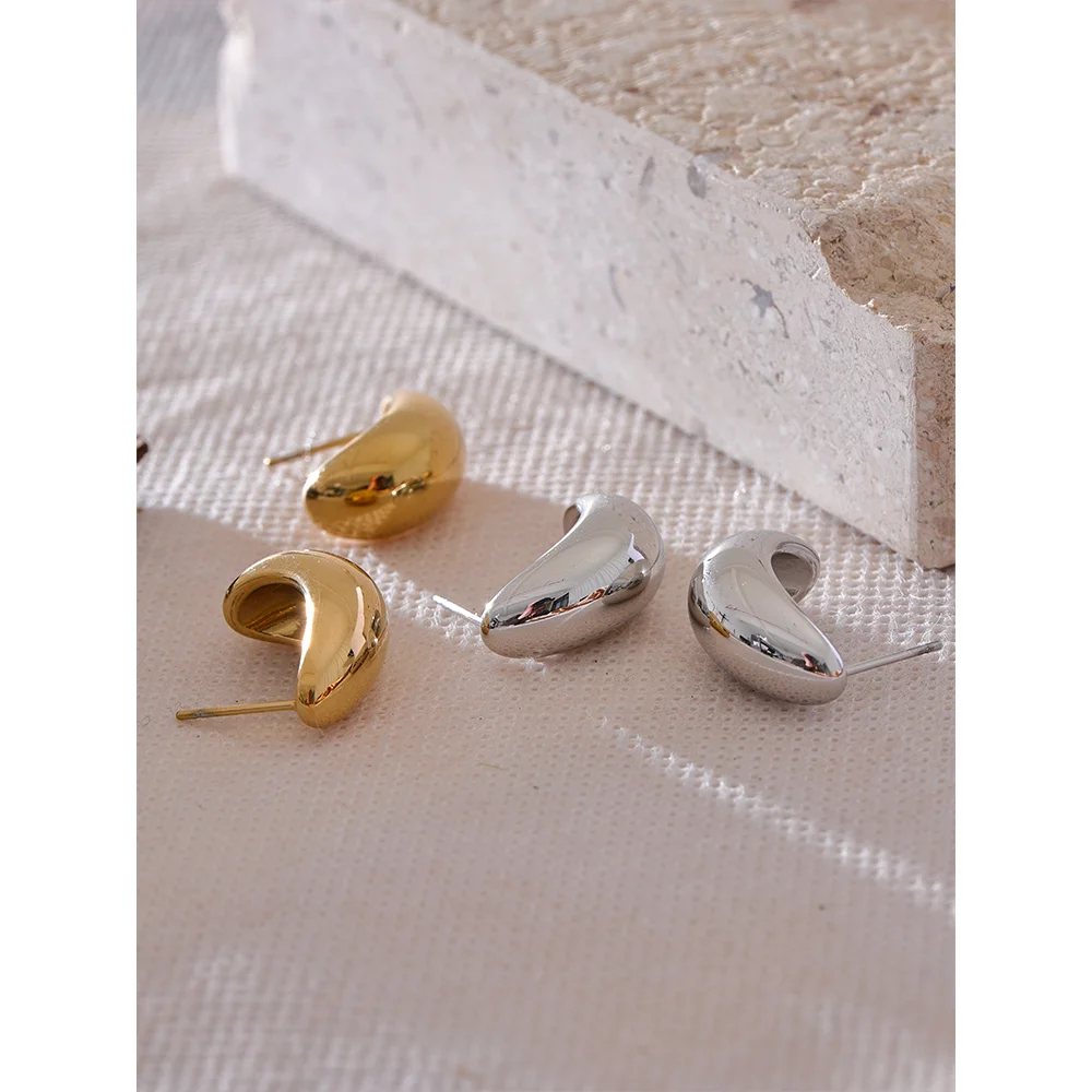 Brinco em Ouro 18k Côncavo Minimalista Elegante