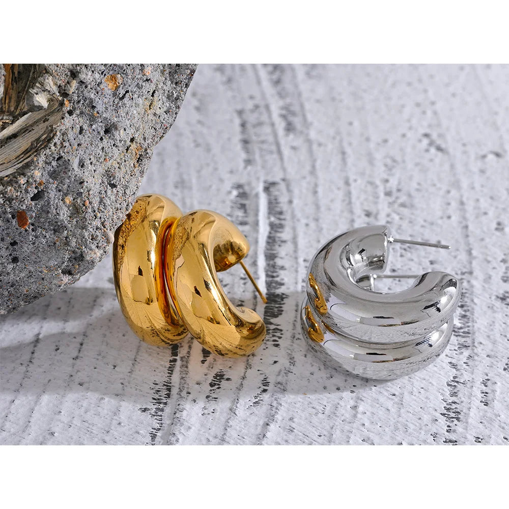 Brinco em Ouro 18k Semi Argola Espessa