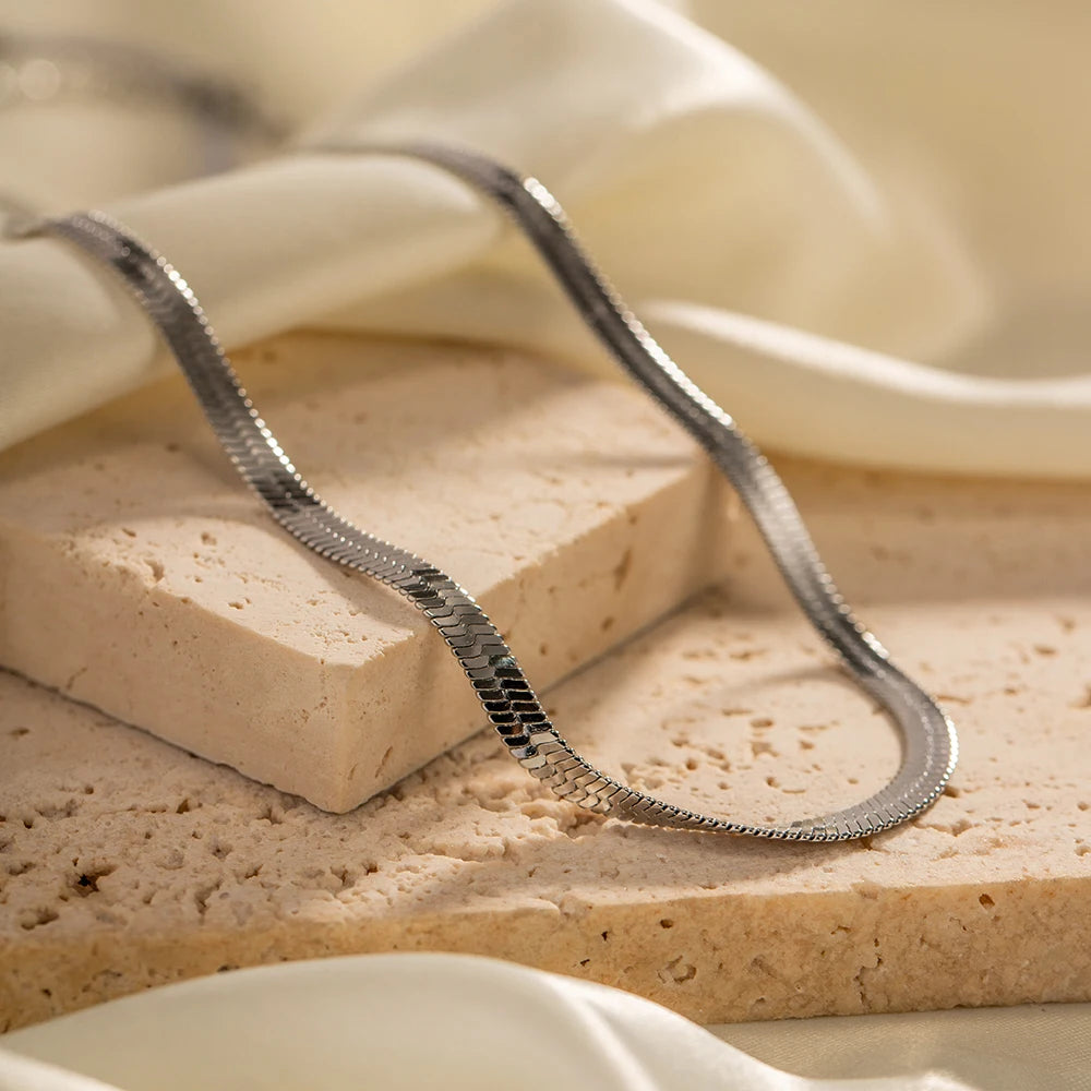 Colar Minimalista Snake Padrão Ouro 18k