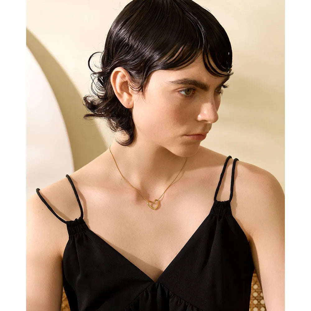 Colar Coração Vazado em Ouro 18k