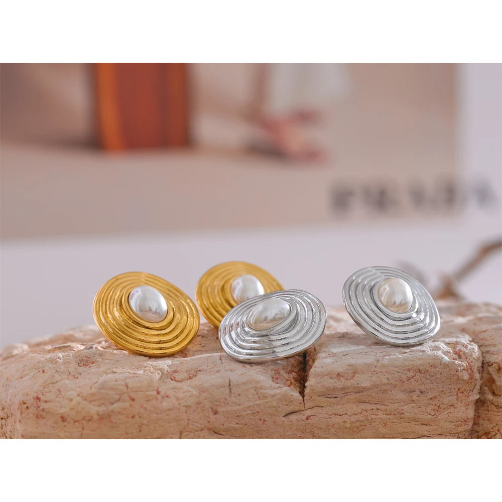 Brinco em Ouro 18k Pérola Detalhe Redondo