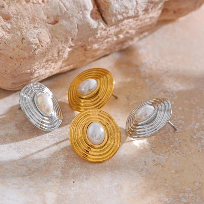 Brinco em Ouro 18k Pérola Detalhe Redondo