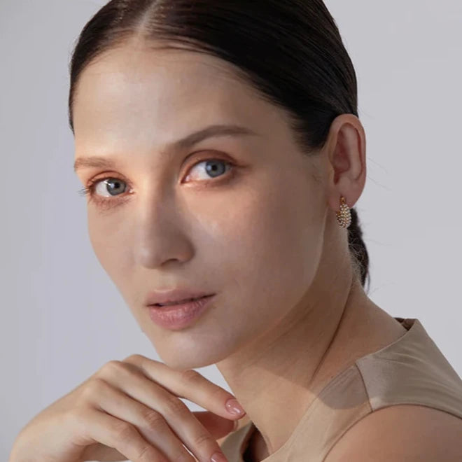 Brinco em Ouro 18k Argola Cravejado de Pérolas