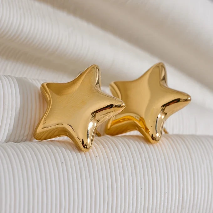 Brinco em Ouro 18k Estrela Minimalista Lisa