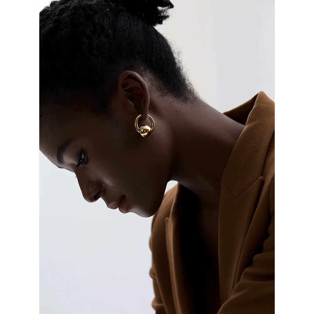 Brinco em Ouro 18k Argola Esfera Minimalista