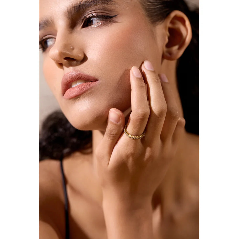 Anel Cravejado Zircônia Elegante