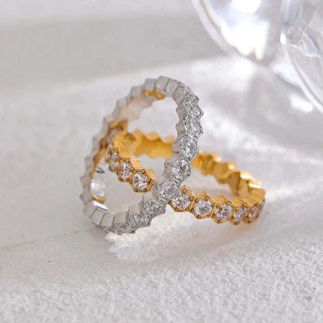 Anel Cravejado Zircônia Elegante