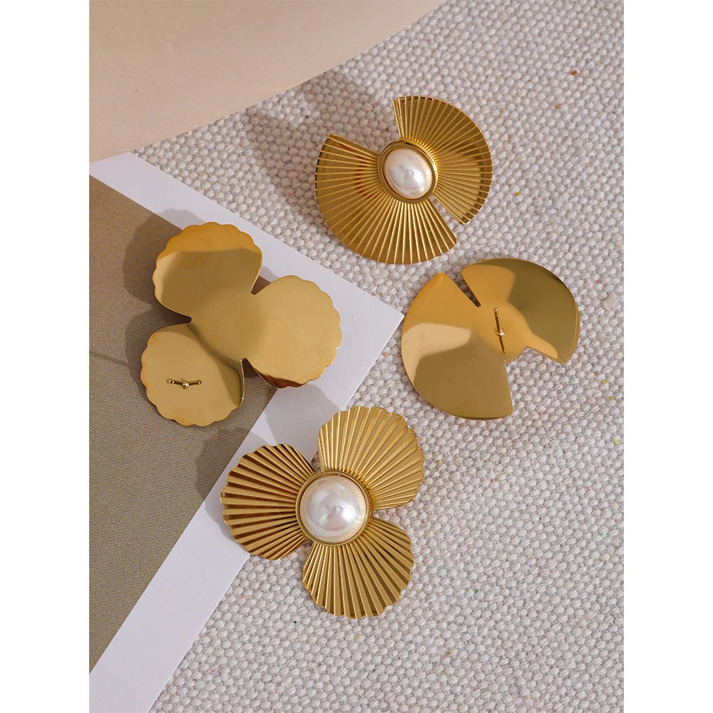 Brinco em Ouro 18k Flor e Pérola