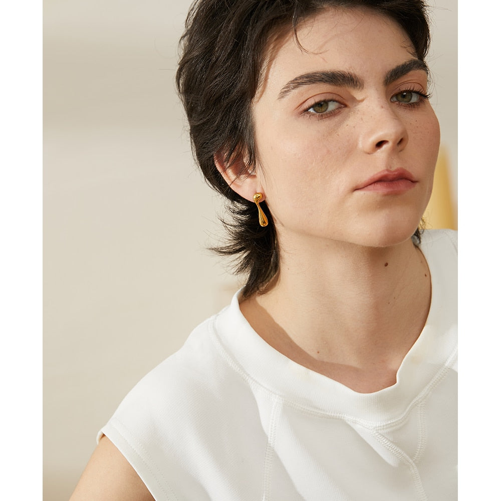 Brinco Assimétrico Organico em Ouro