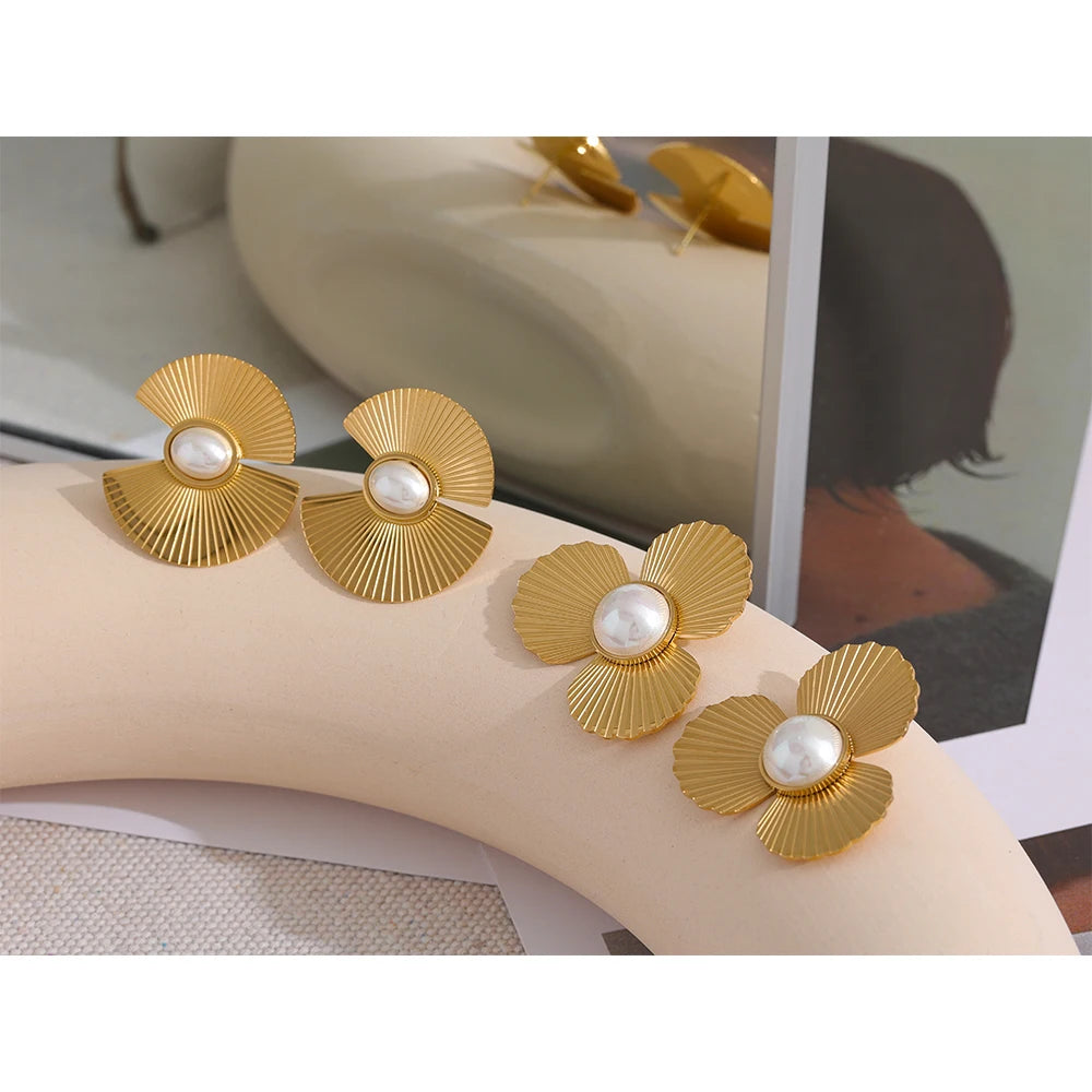 Brinco em Ouro 18k Flor e Pérola