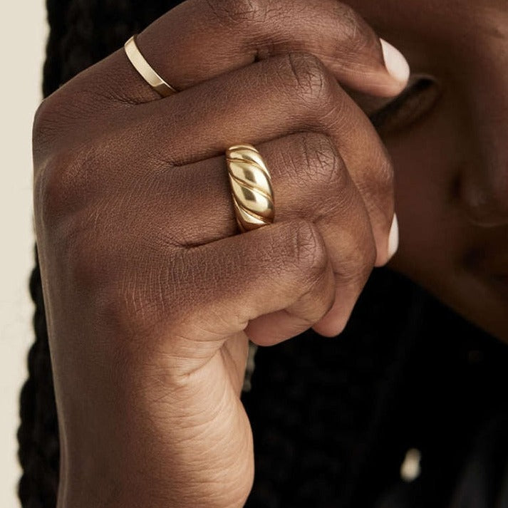 Anel Clássico Camadas Orgânicas