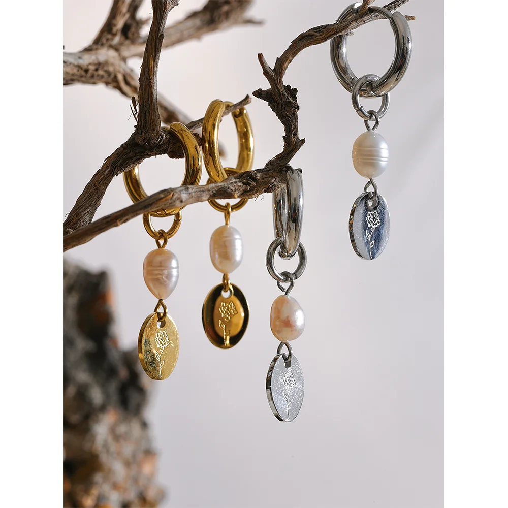 Brinco em Ouro 18k Pendente Pérola Detalhe Flor