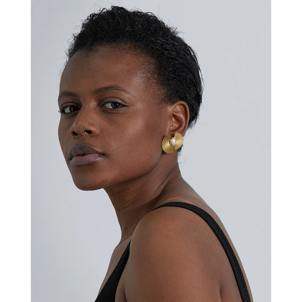 Brinco em Ouro 18k Flor e Pérola