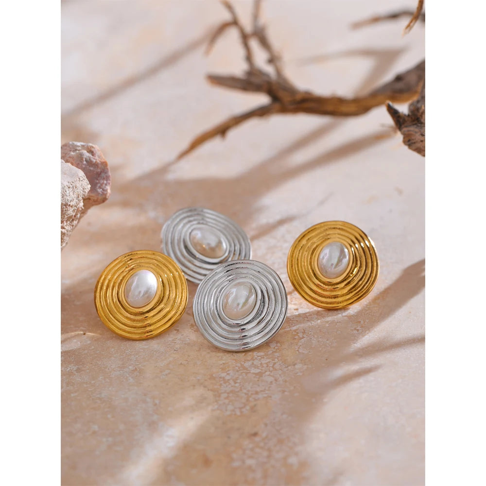 Brinco em Ouro 18k Pérola Detalhe Redondo