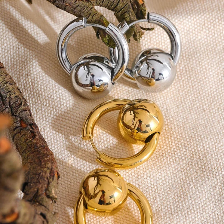 Brinco em Ouro 18k Argola Esfera Minimalista