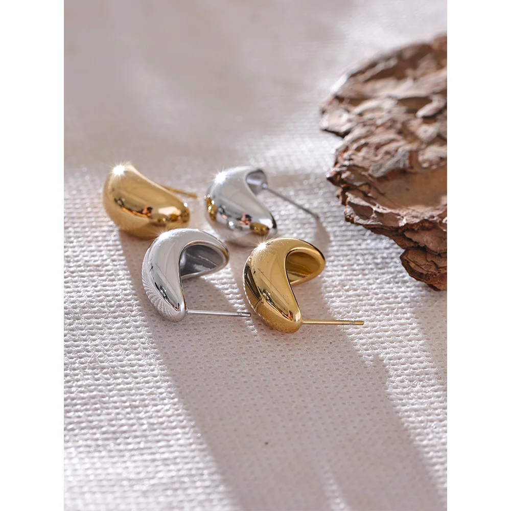 Brinco em Ouro 18k Côncavo Minimalista Elegante