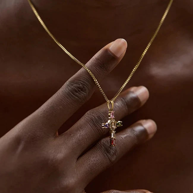 Colar Cruz Delicada Com Zircônia