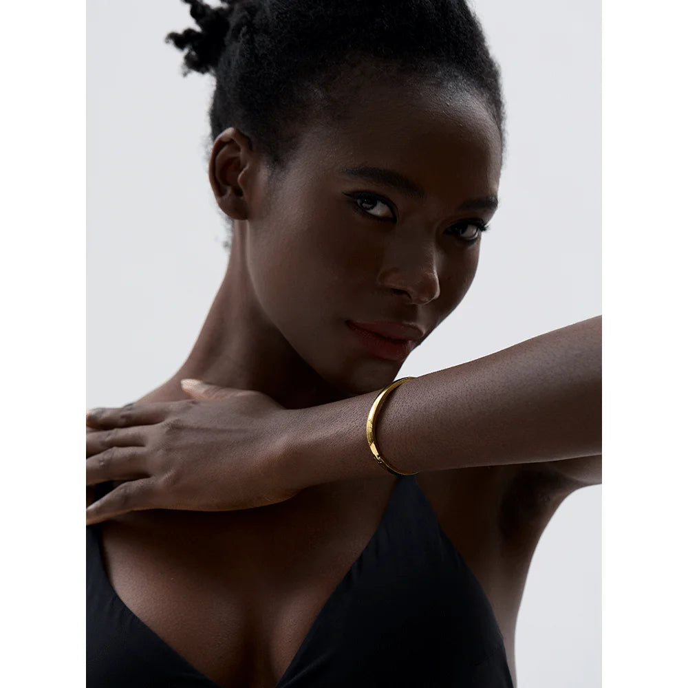 Bracelete Minimalista Acabamento Reto