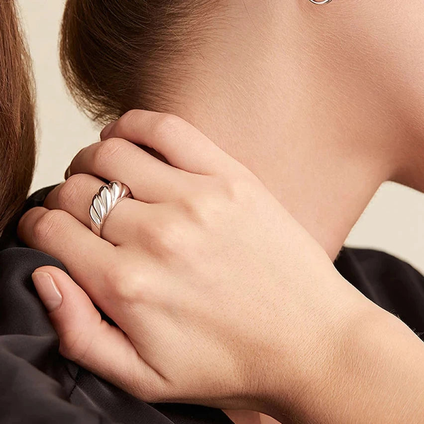 Anel Minimalista Camadas Torcidas