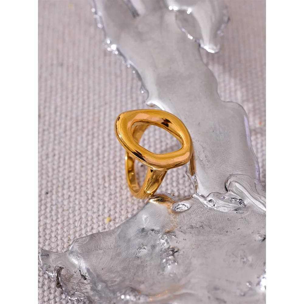 Anel Minimalista Geometria Orgânica