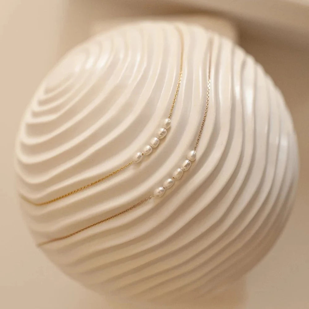 Colar Minimalista 5 Pérolas