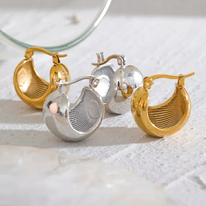 Brinco em Ouro 18k Semiesfera Oca