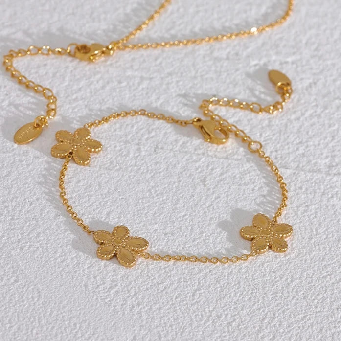 Pulseira 3 Flores Delicadas Ouro 18k