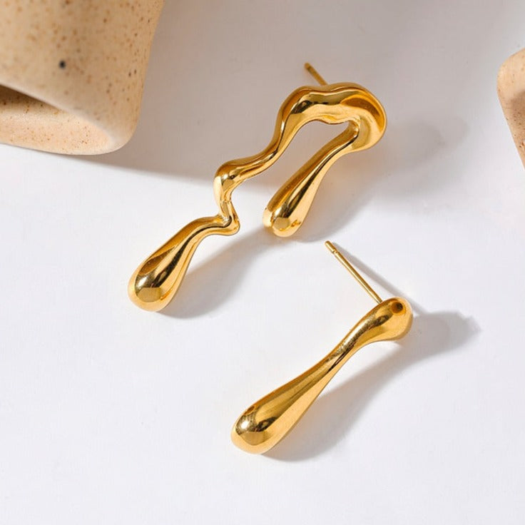 Brinco Assimétrico Organico em Ouro