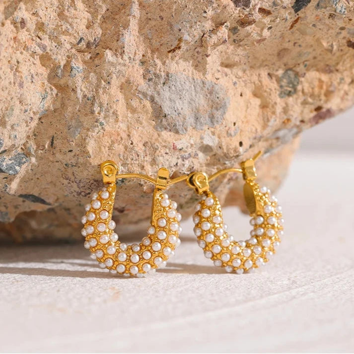 Brinco em Ouro 18k Argola Cravejado de Pérolas