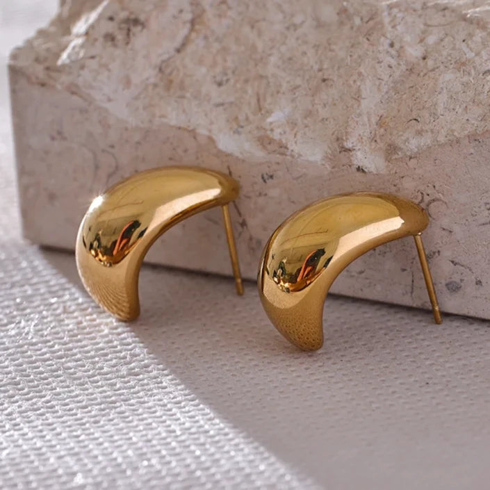 Brinco em Ouro 18k Côncavo Minimalista Elegante