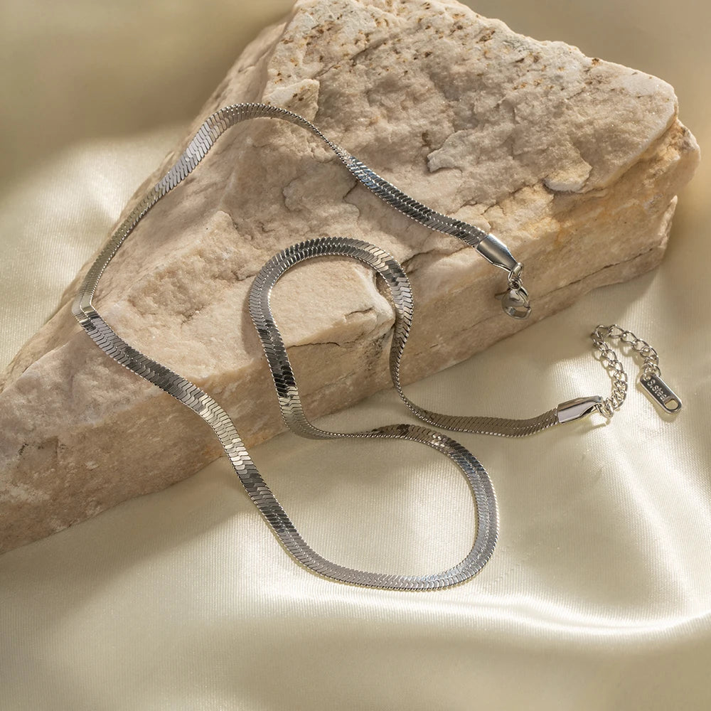 Colar Minimalista Snake Padrão Ouro 18k