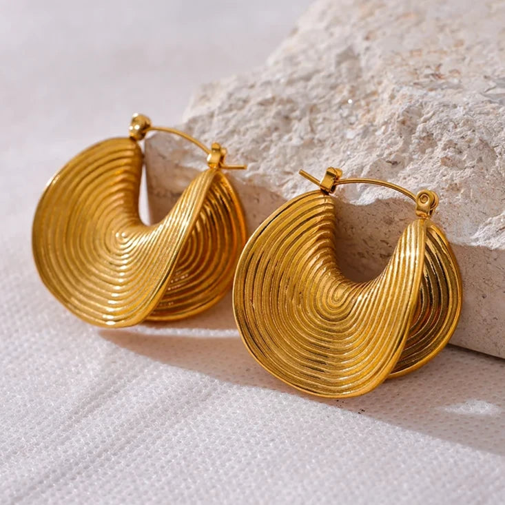 Brinco em Ouro 18k Geometria Dobra