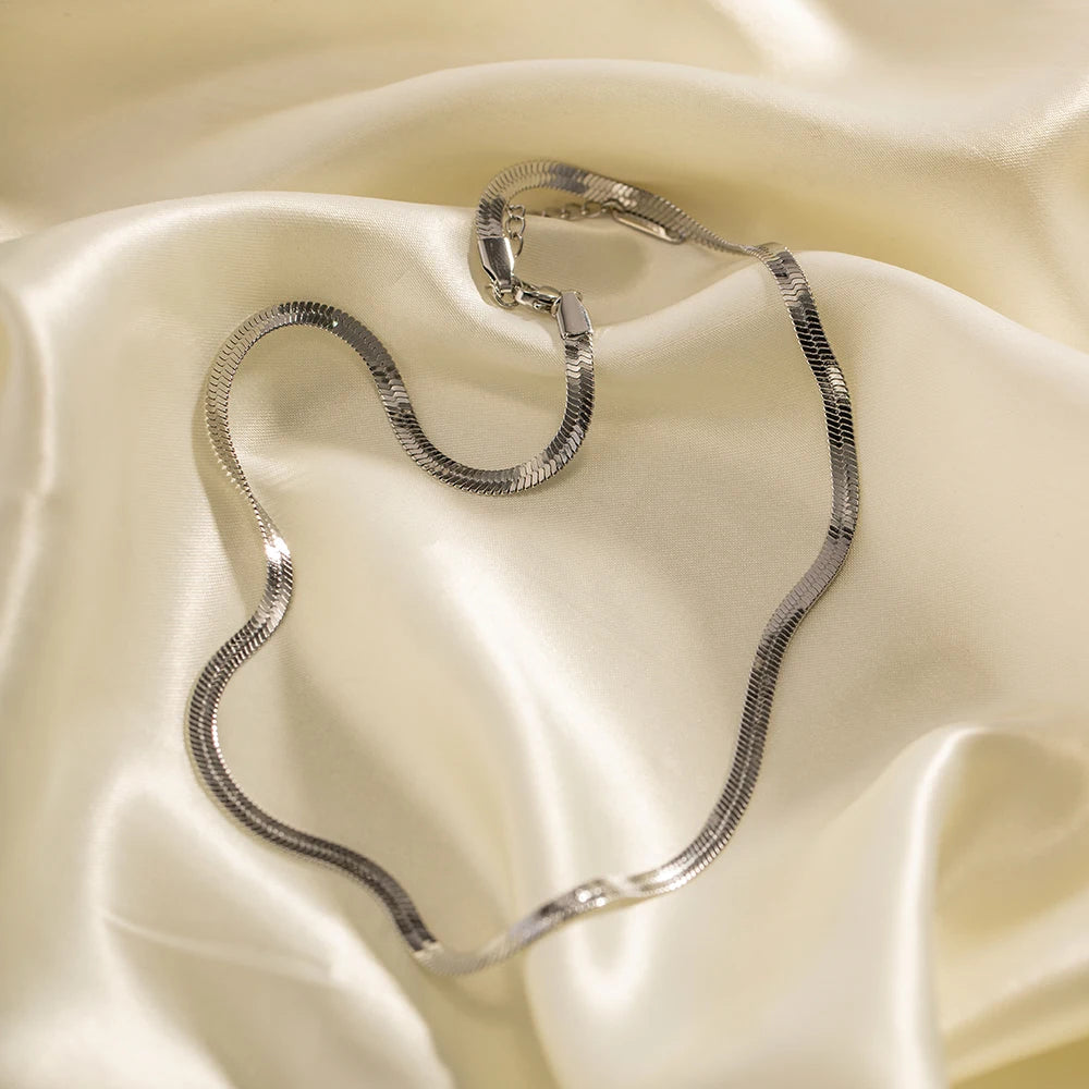 Colar Minimalista Snake Padrão Ouro 18k