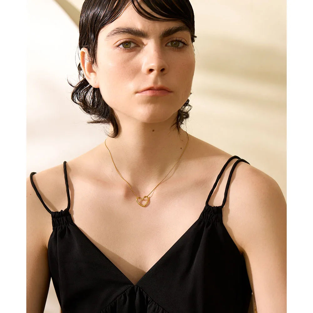 Colar Coração Vazado em Ouro 18k