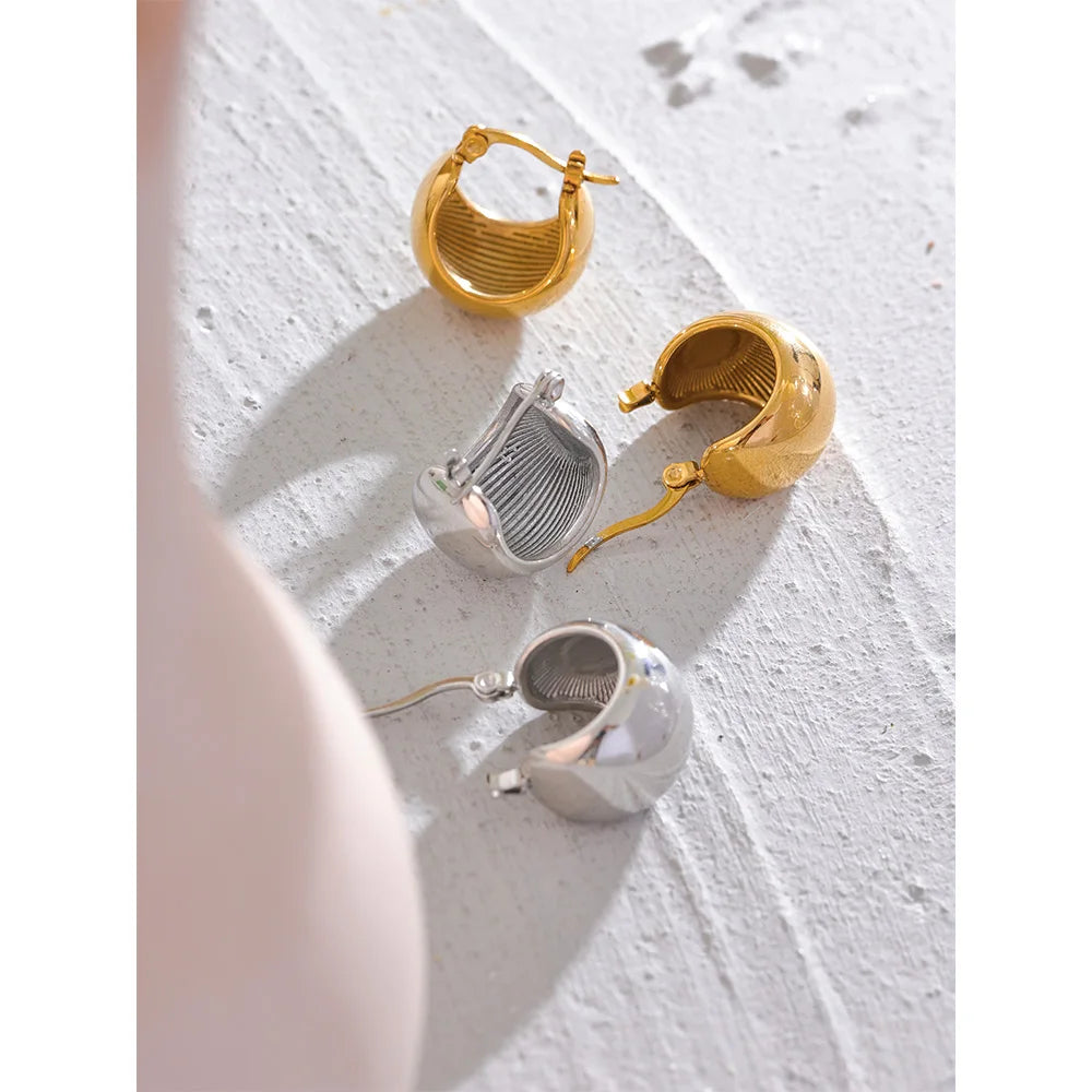 Brinco em Ouro 18k Semiesfera Oca