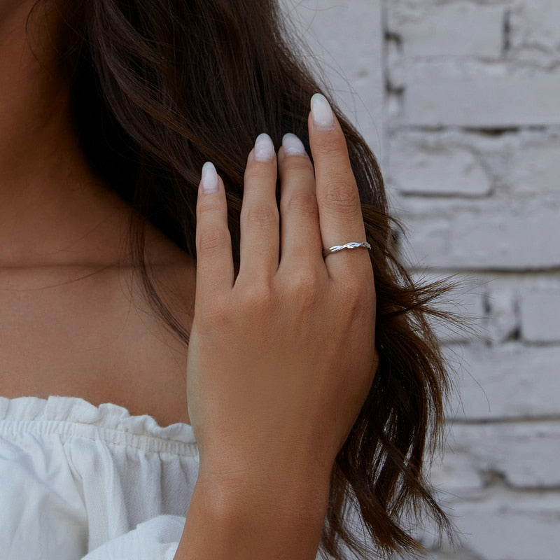 Anel Torcido Zircônia em Prata 925