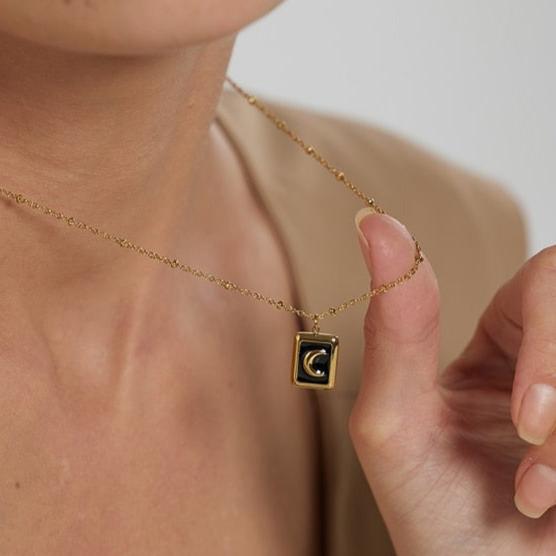 Colar Pendente Moldura Lua em Ouro - verttijoias