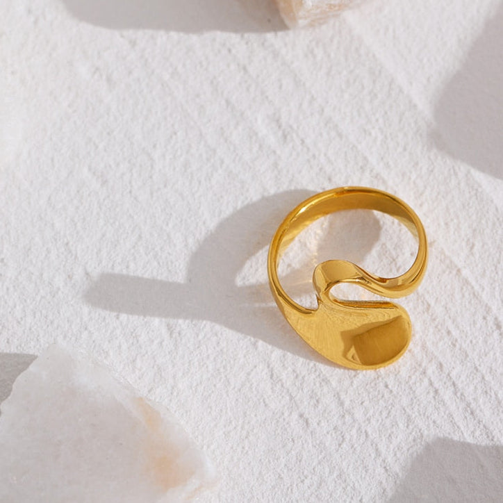 Anel Geometria Orgânica em Ouro