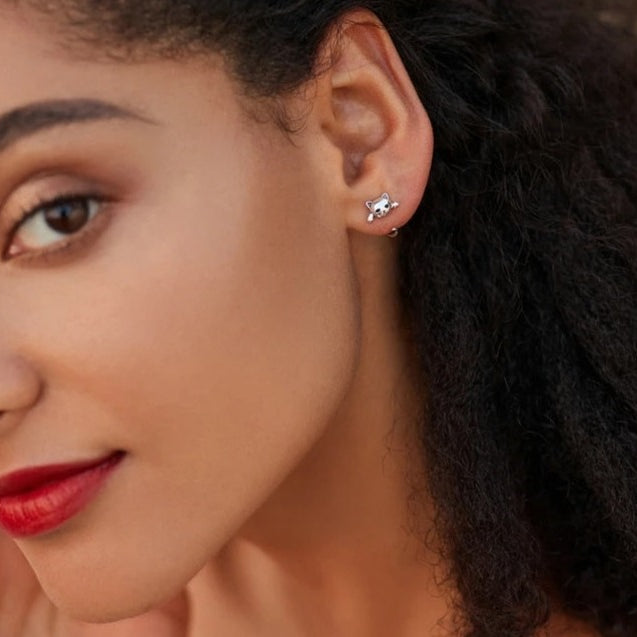 Brinco Gatinho Minimalista em Prata 925