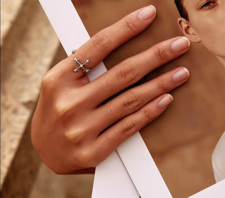 Anel Ajustável Cruz Clássica em Prata 925