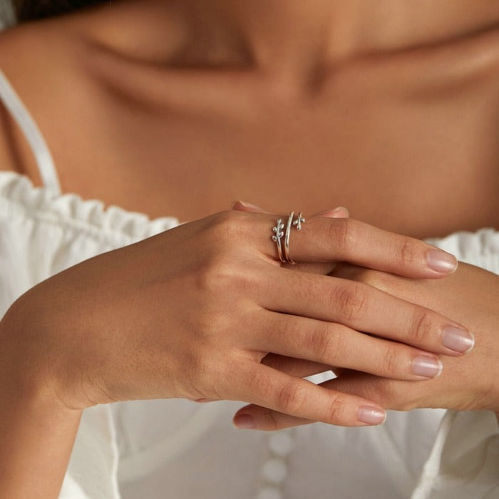 Anel Folhas Ajustável em Prata 925