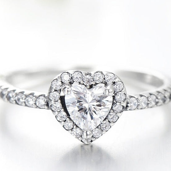 Anel Coração Cravejado Vintage em Prata 925