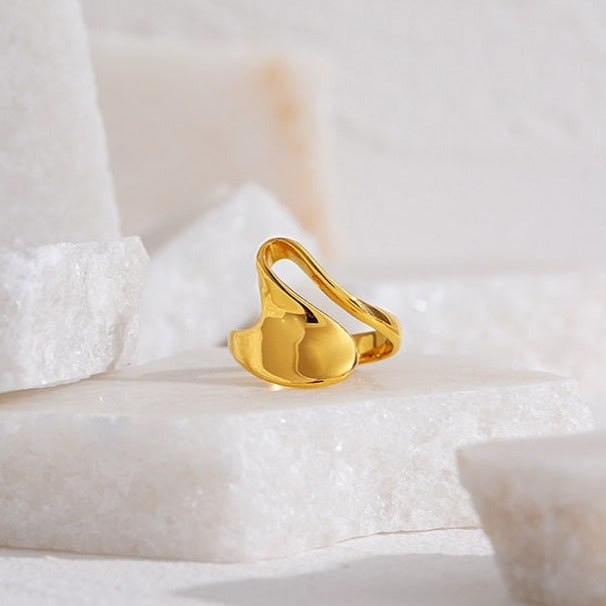 Anel Geometria Orgânica em Ouro