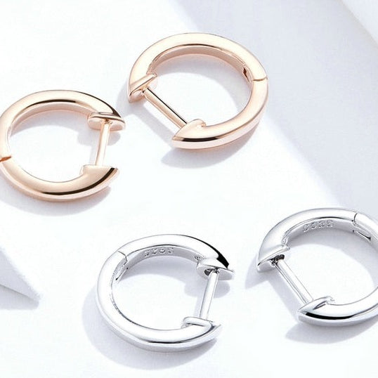 Brinco Argola Tradicional Curta em Prata 925