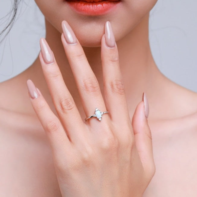 Anel Opala Moldura em Prata 925