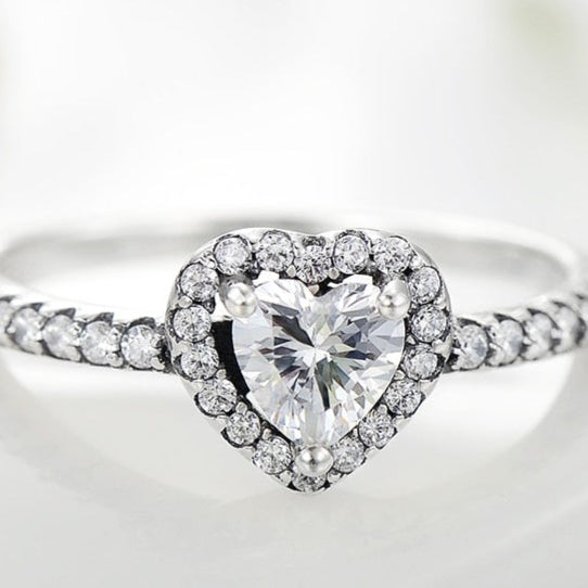 Anel Coração Cravejado Vintage em Prata 925