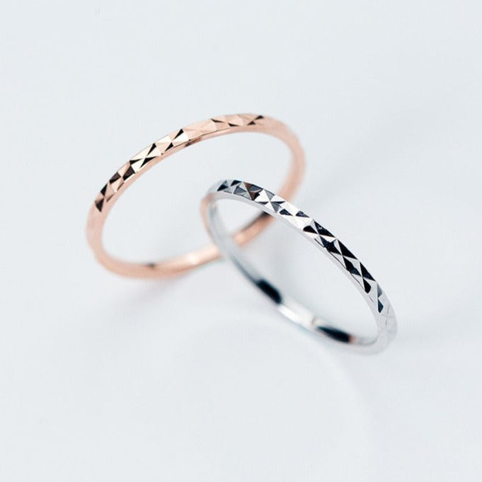 Anel Entalhe Mosaico Delicado em Prata 925